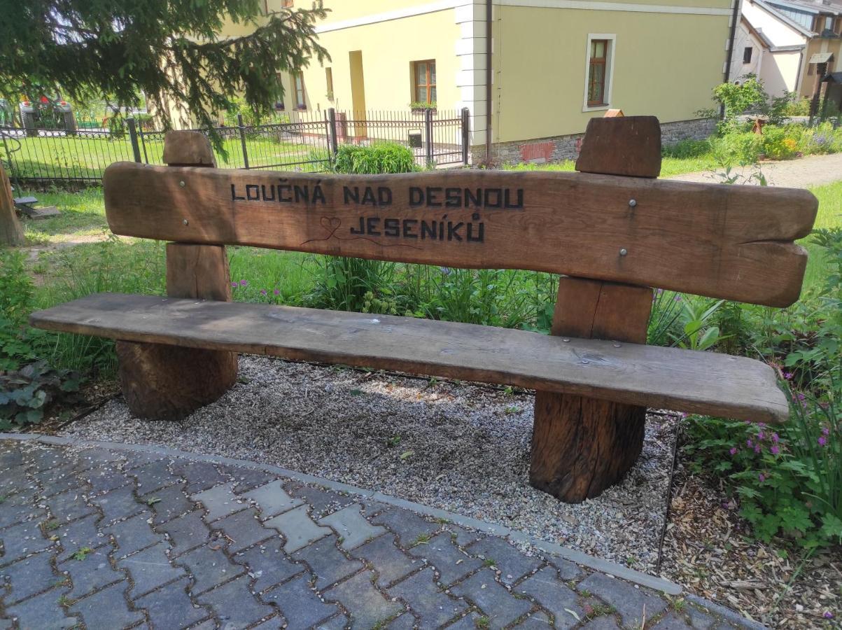 Loučná nad DesnouDobre Mistoアパートメント エクステリア 写真
